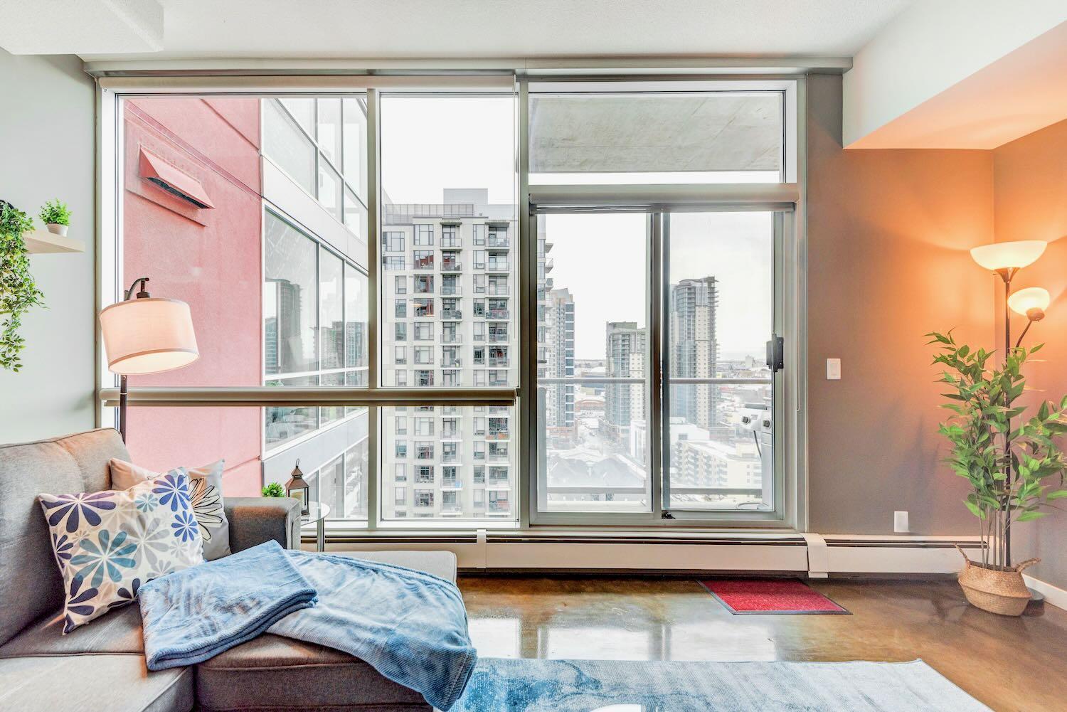 Modern 2Br Condo - King Bed - Downtown City Views YYC Buitenkant foto